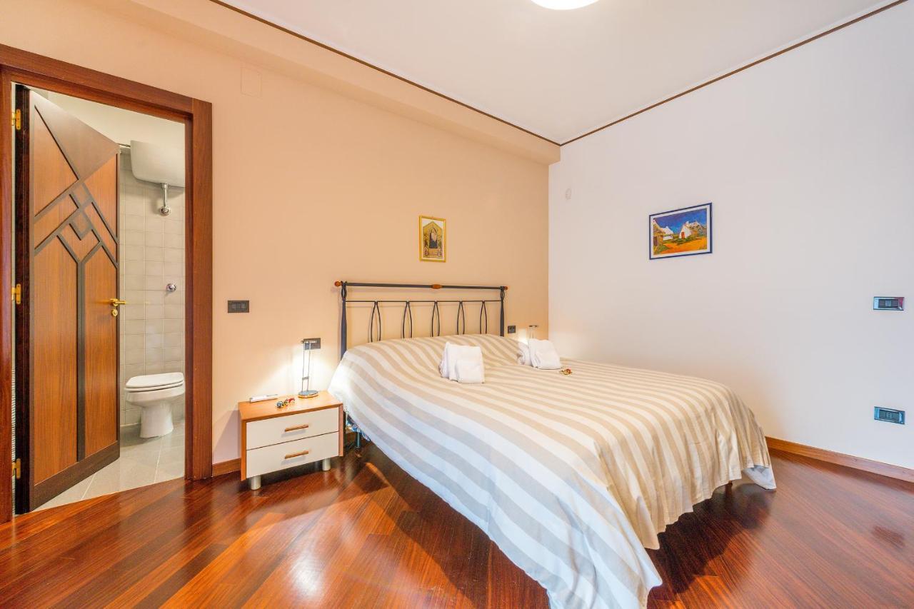 A Casa Di Sara Ermy Panzió Bari Kültér fotó