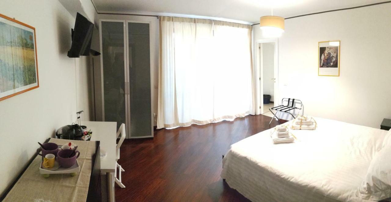 A Casa Di Sara Ermy Panzió Bari Kültér fotó