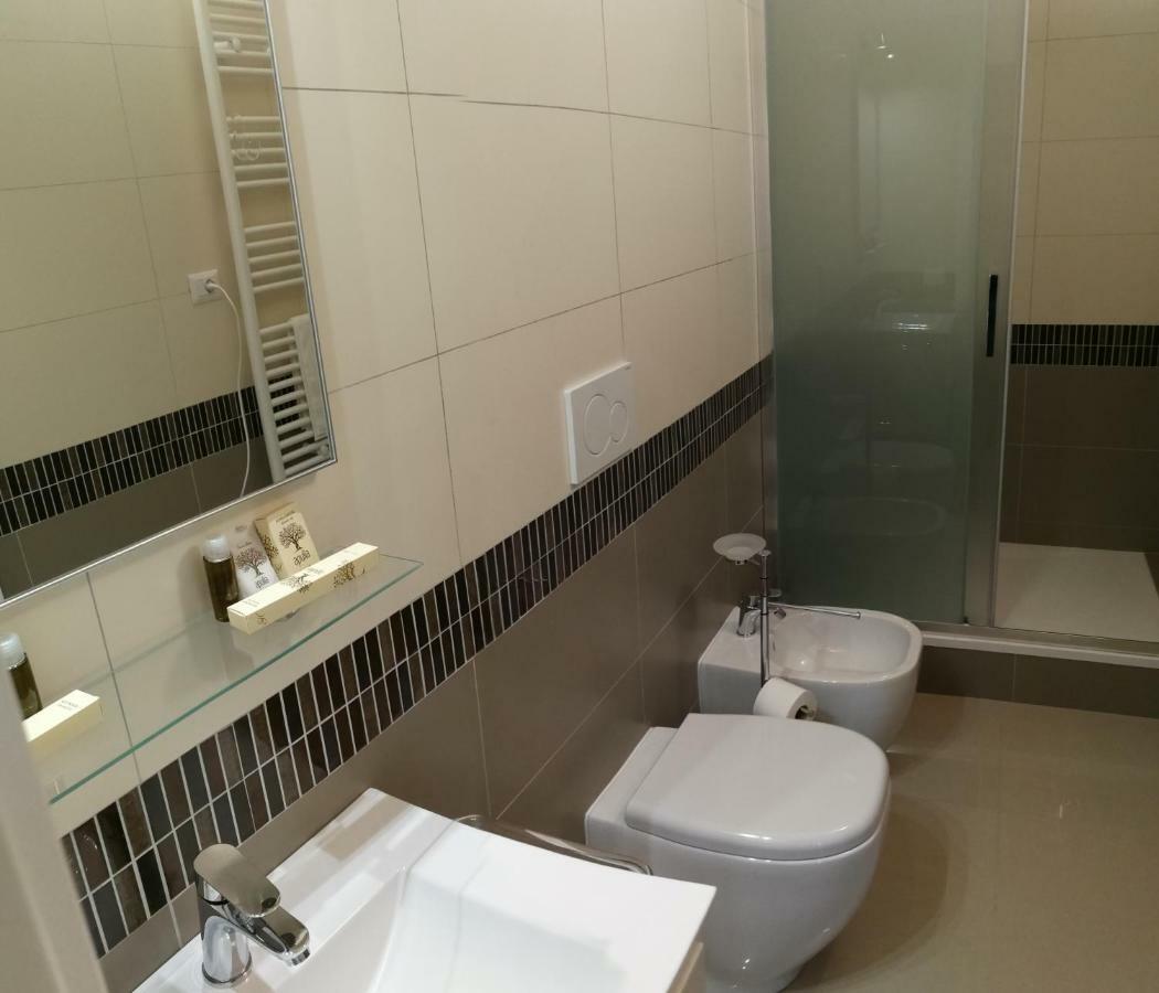 A Casa Di Sara Ermy Panzió Bari Kültér fotó